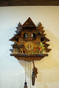 ドイツ伝統工芸の鳩時計